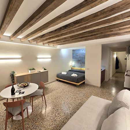 Cozy Studio With Canal View Veneza Exterior foto