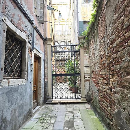 Cozy Studio With Canal View Veneza Exterior foto