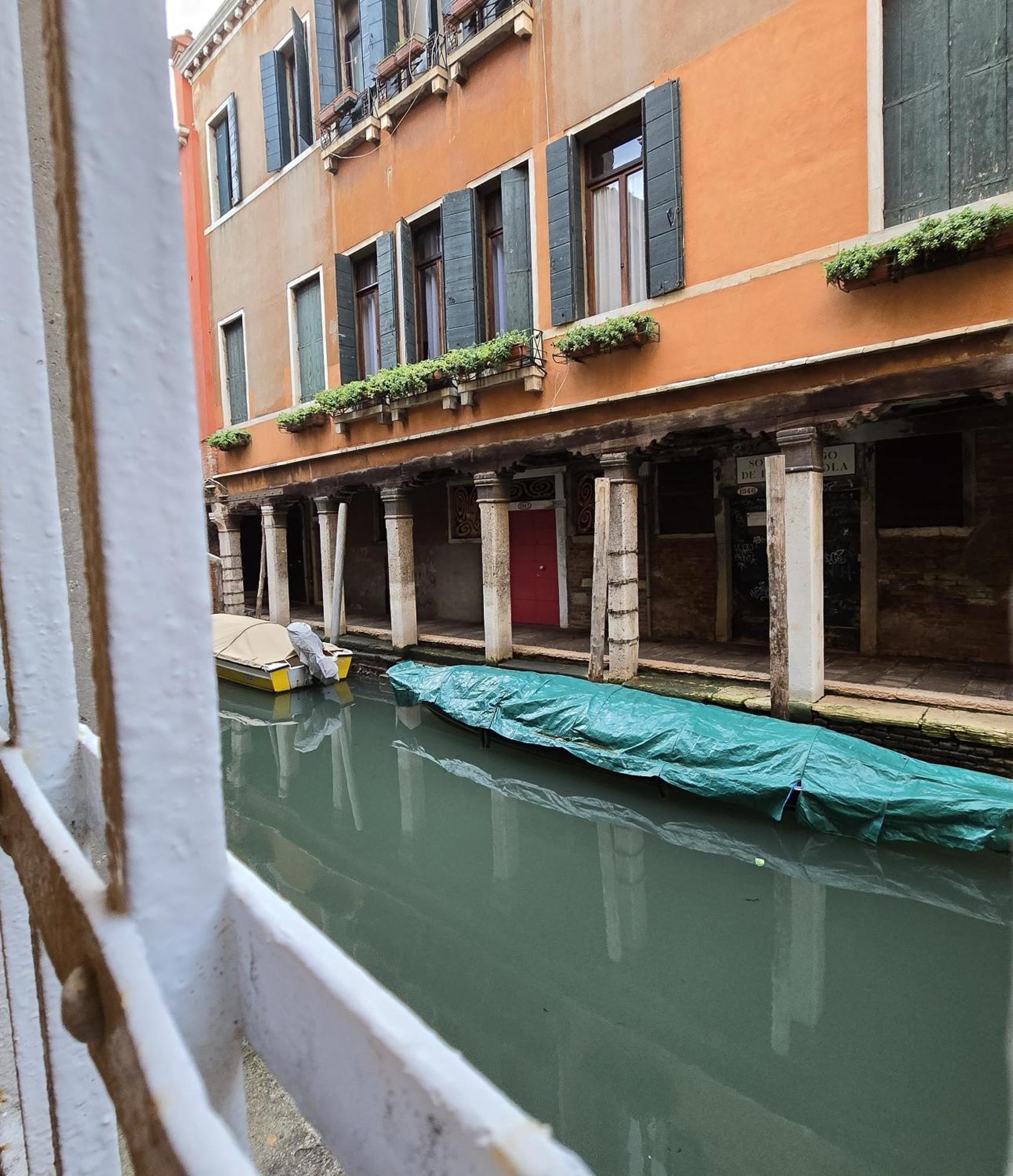 Cozy Studio With Canal View Veneza Exterior foto